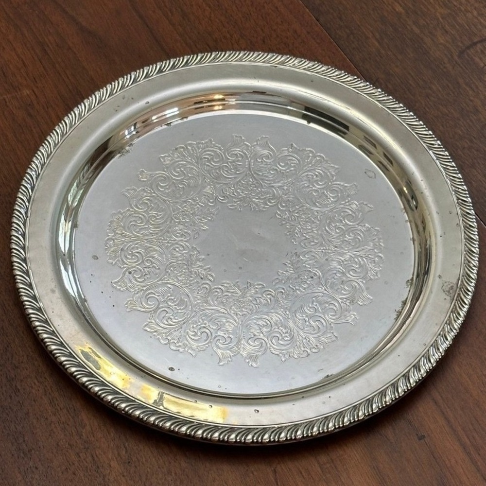 Wm A Rogers Vintage Etched Gadroon Silver Plate Round Serving Platter Tray 10.25